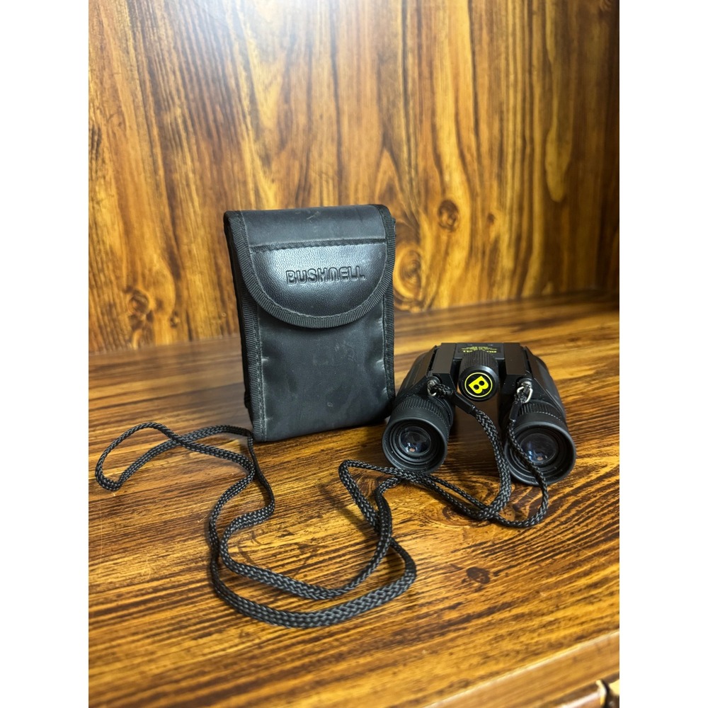 Like New Bushnell 8x22 Compact Binoculars 8.2 Wide Angle 430ft/1000yd Case Strap
